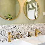 Queens Boutique Hotel 3*